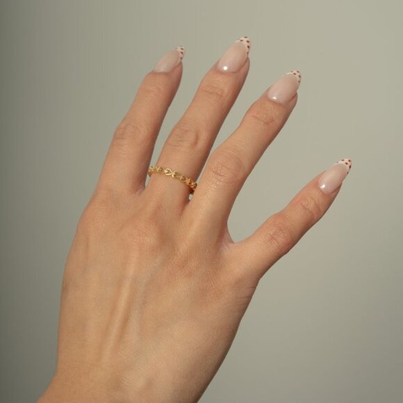 NWT Bella Eternity Heart Band Ring // 14kt Gold Vermeil (Size 8) - Picture 3 of 4